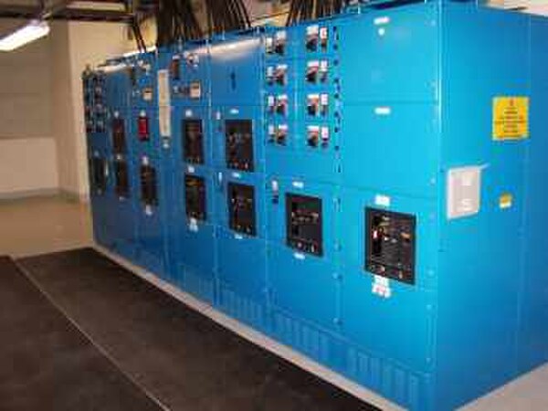 Online UPS in a data centre powering servers